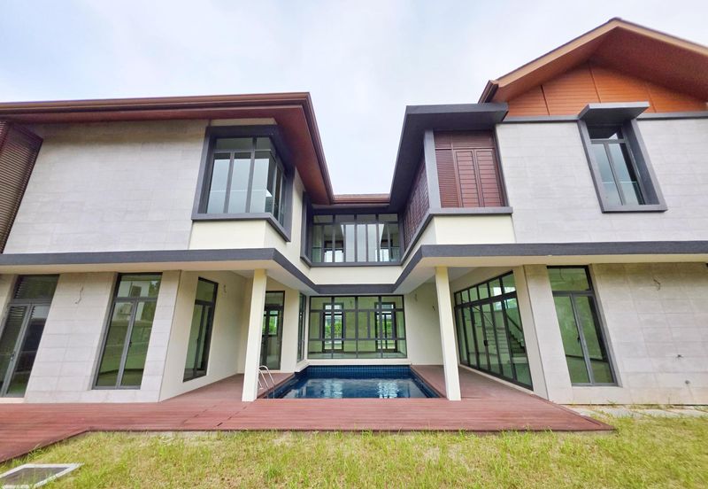 DANAU SURIA, PRESINT 16