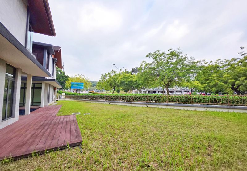 DANAU SURIA, PRESINT 16