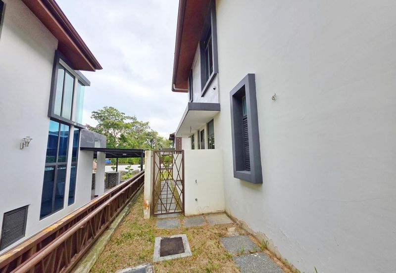 DANAU SURIA, PRESINT 16