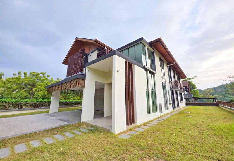 DANAU SURIA, PRESINT 16