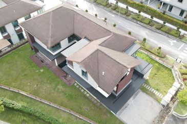 DANAU SURIA, PRESINT 16