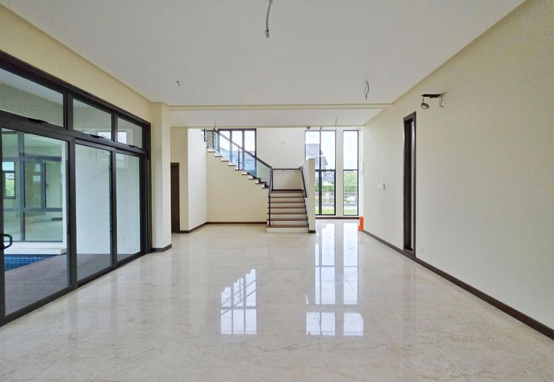 DANAU SURIA, PRESINT 16