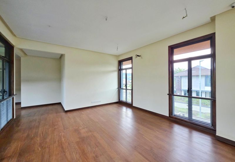 DANAU SURIA, PRESINT 16