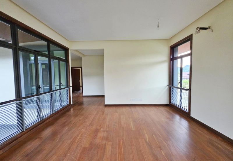 DANAU SURIA, PRESINT 16