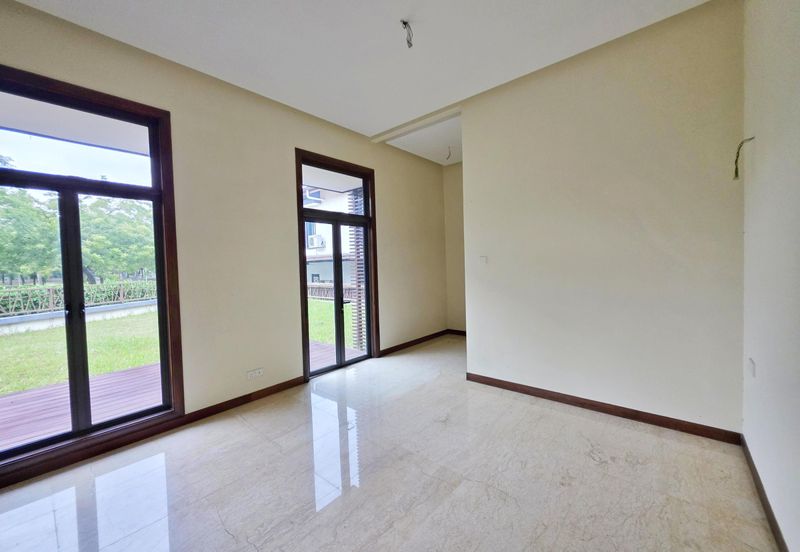 DANAU SURIA, PRESINT 16