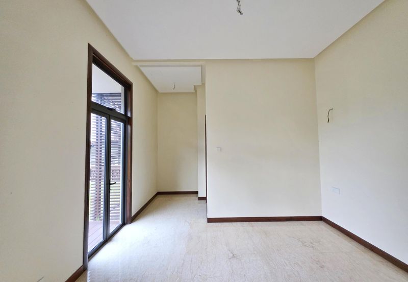 DANAU SURIA, PRESINT 16