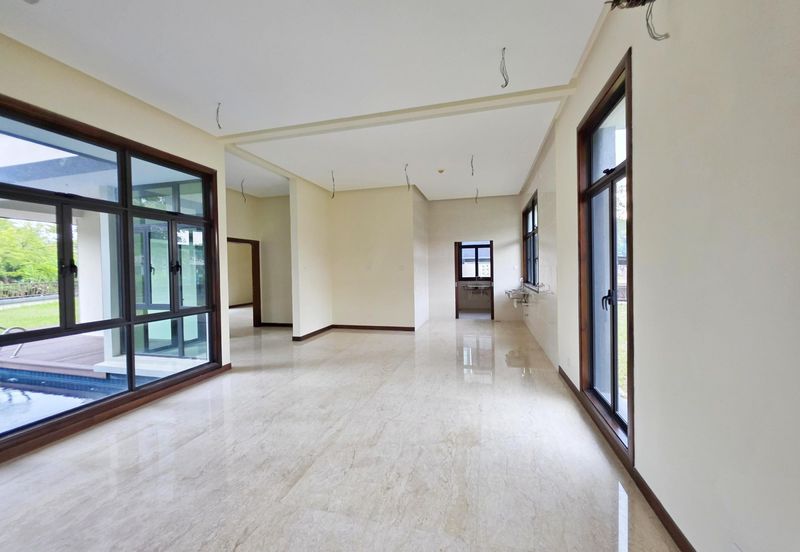 DANAU SURIA, PRESINT 16