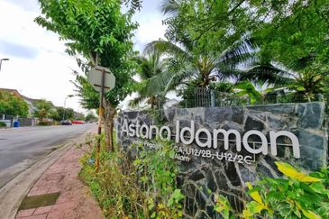 Astana Idaman, Desa Alam