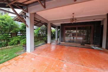 Astana Idaman, Desa Alam