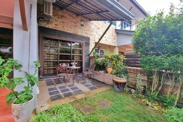 Astana Idaman, Desa Alam