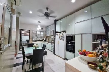 Astana Idaman, Desa Alam