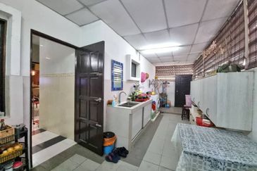 Astana Idaman, Desa Alam