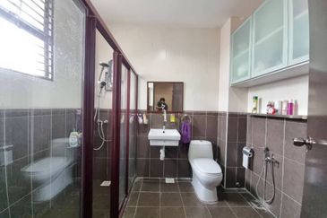 Astana Idaman, Desa Alam