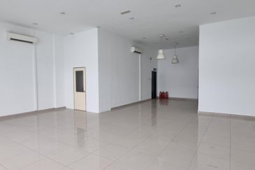 Glen 9, Glenmarie, Shah Alam 4 Storey Light Factory For Sale STRATEGIC LOCATION