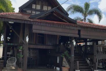 Kampung Mewah, Kuala Terengganu 2 Storey Villa For Sale BEAUTIFUL