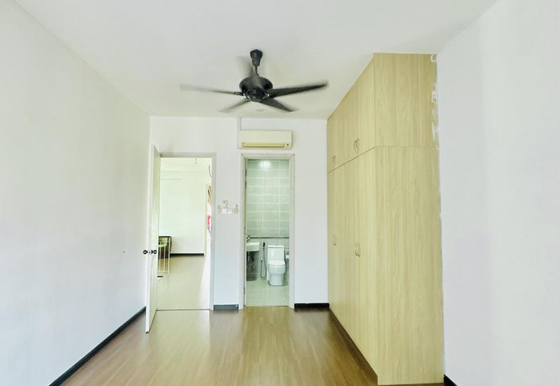 Summerglades, Perdana Lakeview West