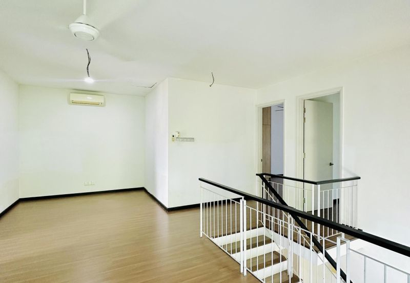 Summerglades, Perdana Lakeview West