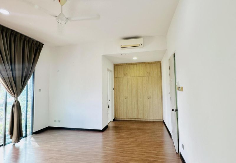 Summerglades, Perdana Lakeview West