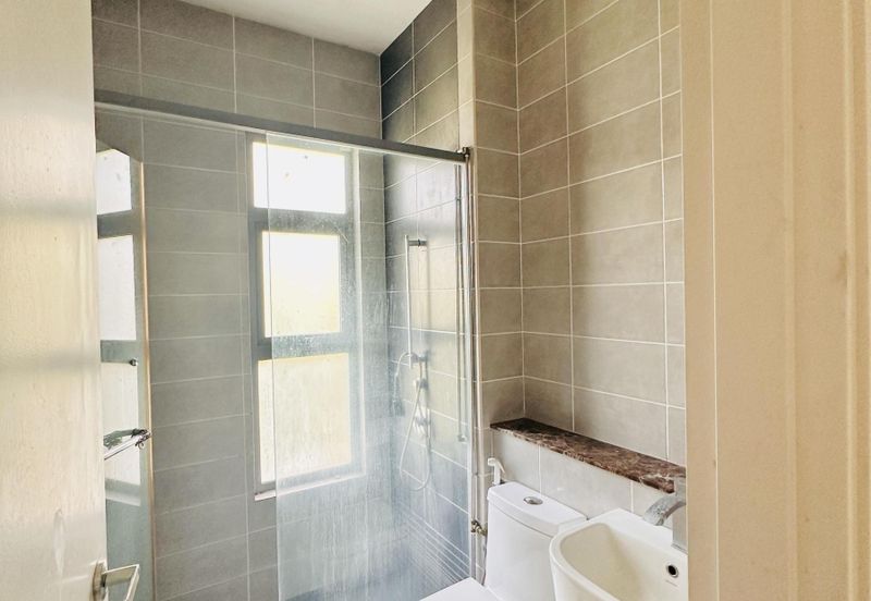 Summerglades, Perdana Lakeview West