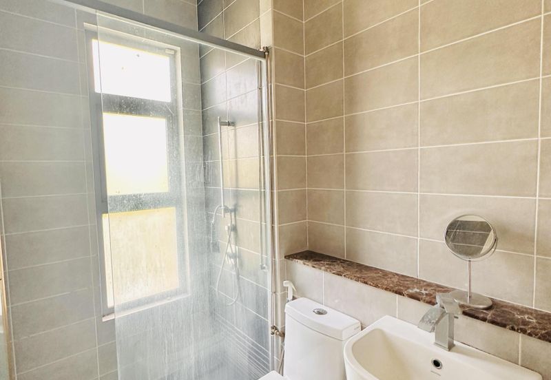 Summerglades, Perdana Lakeview West