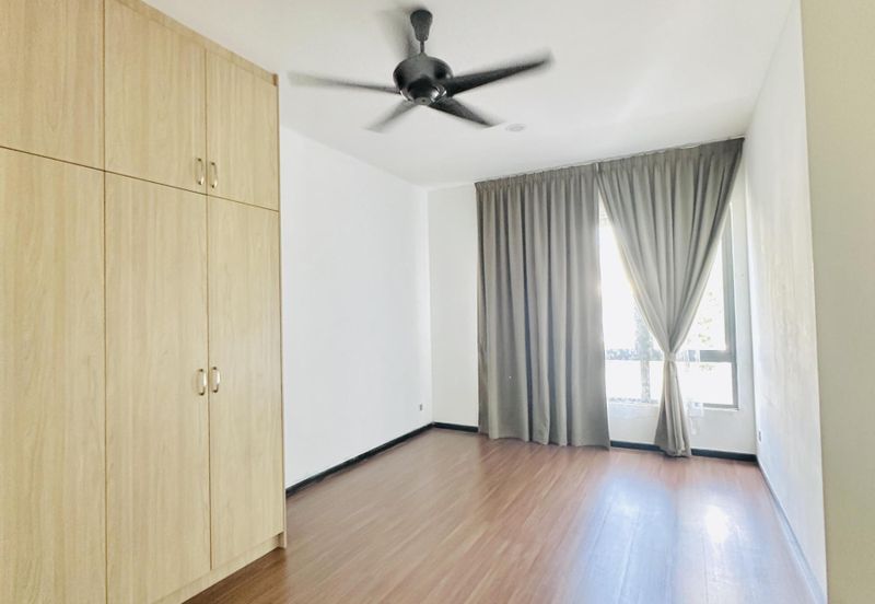 Summerglades, Perdana Lakeview West