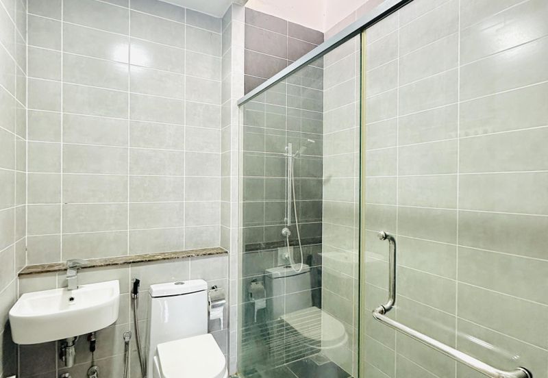 Summerglades, Perdana Lakeview West