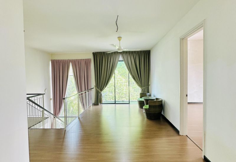 Summerglades, Perdana Lakeview West