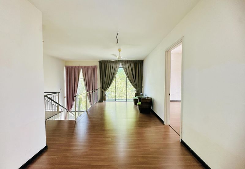 Summerglades, Perdana Lakeview West