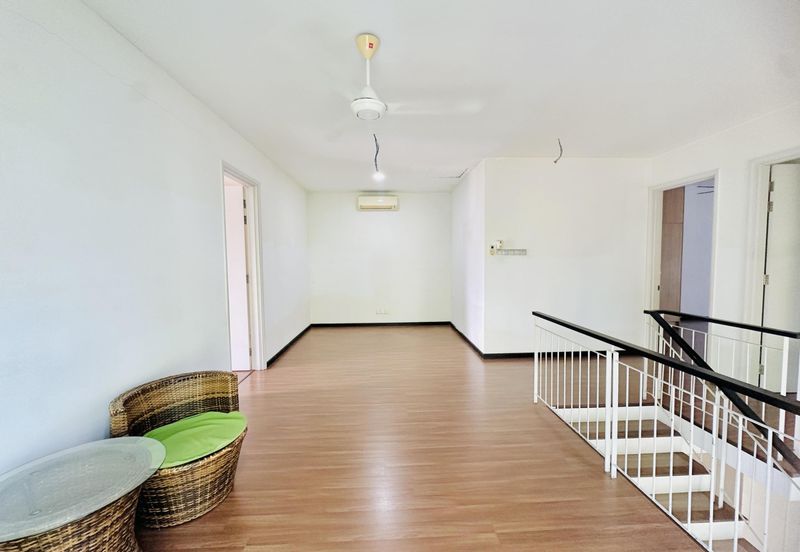 Summerglades, Perdana Lakeview West