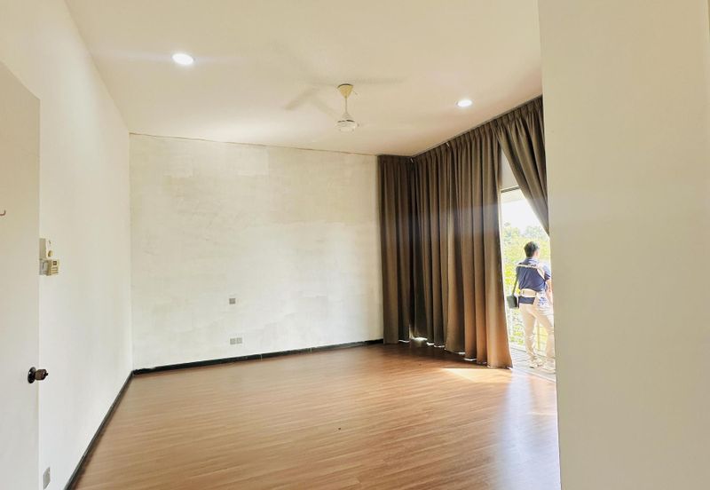 Summerglades, Perdana Lakeview West