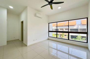 Setia Warisan Tropika (Belladonna)