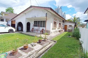 AU 1 (Datuk Keramat)