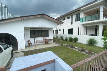 AU 1 (Datuk Keramat)