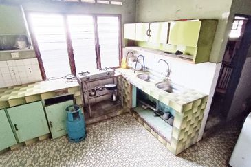 AU 1 (Datuk Keramat)