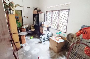 AU 1 (Datuk Keramat)