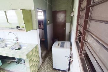 AU 1 (Datuk Keramat)