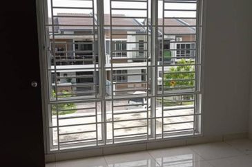Taman Ruby, Dengkil, Selangor 2 Storey Terrace For Sale GOOD CONDITION