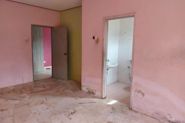 Taman Pantai Sepang Putra, Bagan Lalang 1 Sty Bungalow For Sale BELOW MARKET