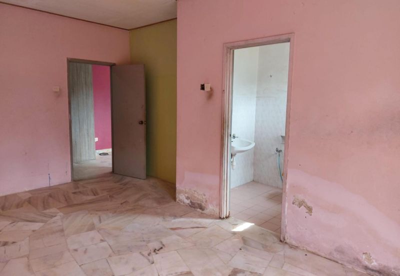 Taman Pantai Sepang Putra, Bagan Lalang 1 Sty Bungalow For Sale BELOW MARKET