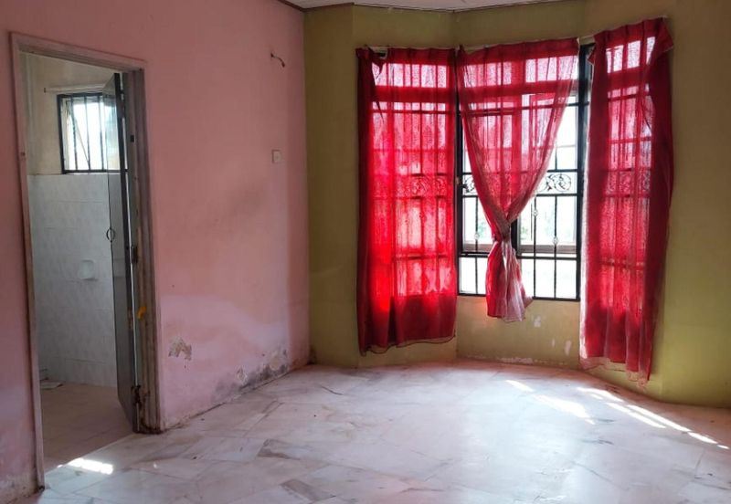 Taman Pantai Sepang Putra, Bagan Lalang 1 Sty Bungalow For Sale BELOW MARKET