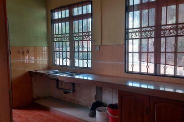 Taman Pantai Sepang Putra, Bagan Lalang 1 Sty Bungalow For Sale BELOW MARKET