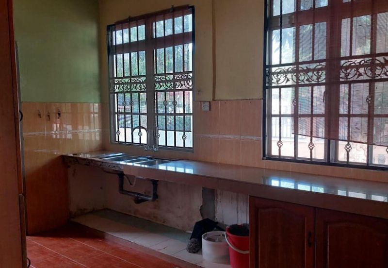 Taman Pantai Sepang Putra, Bagan Lalang 1 Sty Bungalow For Sale BELOW MARKET