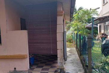 Taman Pantai Sepang Putra, Bagan Lalang 1 Sty Bungalow For Sale BELOW MARKET