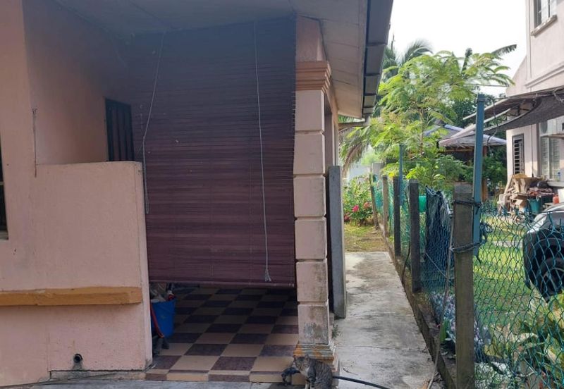 Taman Pantai Sepang Putra, Bagan Lalang 1 Sty Bungalow For Sale BELOW MARKET