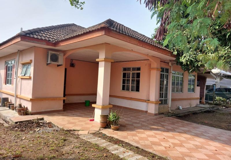 Taman Pantai Sepang Putra, Bagan Lalang 1 Sty Bungalow For Sale BELOW MARKET