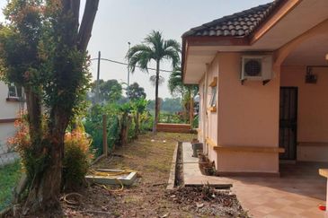 Taman Pantai Sepang Putra, Bagan Lalang 1 Sty Bungalow For Sale BELOW MARKET