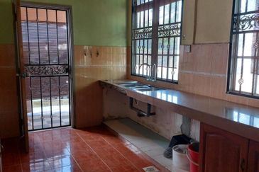 Taman Pantai Sepang Putra, Bagan Lalang 1 Sty Bungalow For Sale BELOW MARKET