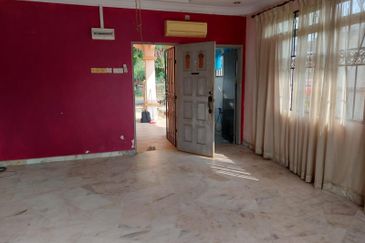 Taman Pantai Sepang Putra, Bagan Lalang 1 Sty Bungalow For Sale BELOW MARKET