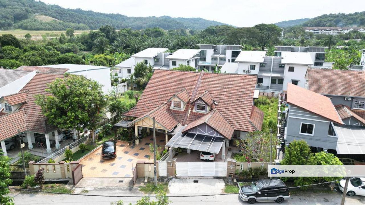 Taman Desa Sentosa, Bandar Baru Bangi 1.5 Storey Semi D For Sale RENOVATED, Selangor, Bangi