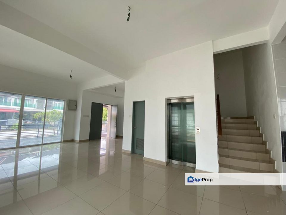 Taman Baiduri 2, Dengkil 3 Storey Semi D For Sale LUXURIOUS STRATEGIC LOCATION, Selangor, Dengkil